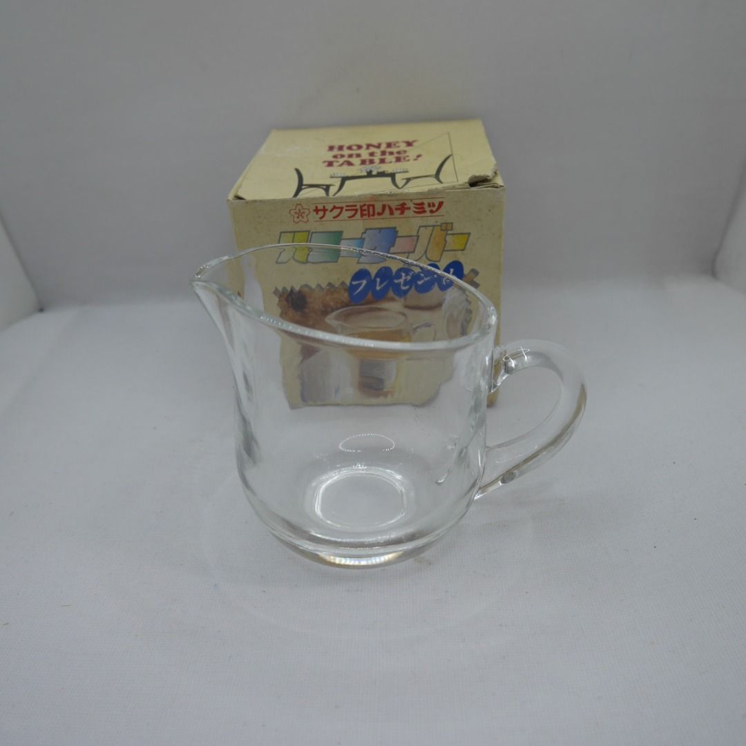 Honey/sauce/cream Server honey on the table (Category: Bakeware) located in Valenzuela. Submitted by cletini (Listing ID 1393400496, Image 2). Description: Glass pyrex New unused but dirty packaging Item location: Valenzuela 50817 SR VC YJ .