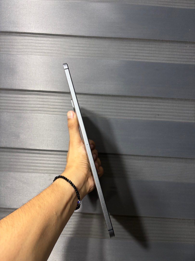 iPad Pro 11 inch 3rd gen Gen with cellular (Category: iPad) located in Manila. Submitted by all_abt_ios.2 (Listing ID 1393345741, Image 3). Description: iPad Pro 11 inch 3rd Gen 128gb M1 series iPadOs 28 already installed Used but still looks new With small dents (not visible) Unit, case and charger only.