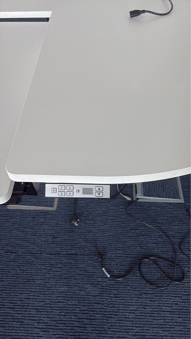 It table (Category: Tables & Sets) located in Singapore. Submitted by allservicecontractor (Listing ID 1393317263, Image 3). Description: THIS IS THE “ITE” HYDRAULIC ADJUSTED TABLE .