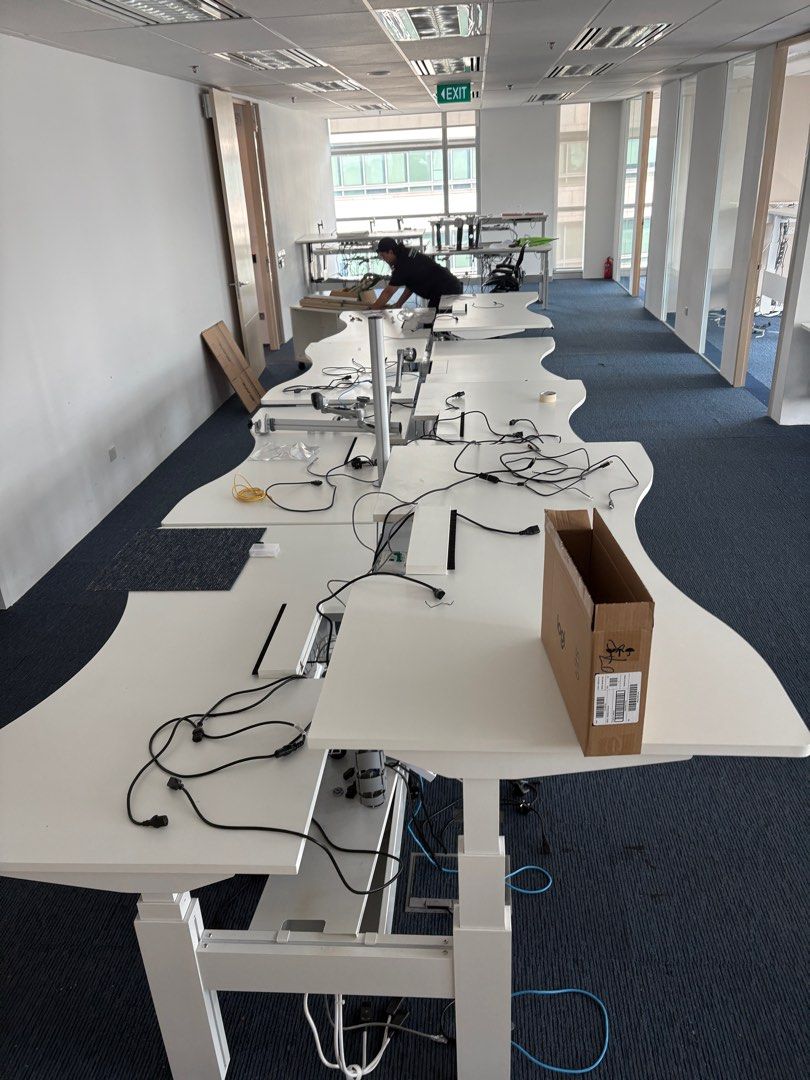 It table (Category: Tables & Sets) located in Singapore. Submitted by allservicecontractor (Listing ID 1393317263, Image 1). Description: THIS IS THE “ITE” HYDRAULIC ADJUSTED TABLE .