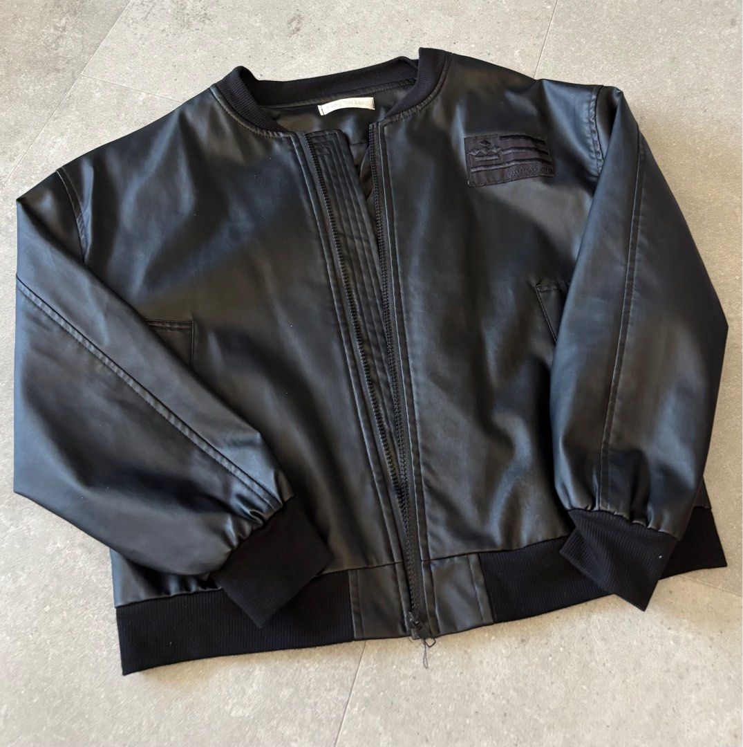 Leather jacket (Category: Coats, Jackets and Outerwear) located in Singapore. Submitted by koris_box (Listing ID 1393320921, Image 1). Description: Never worn. Washed only. Not suitable for winter as it has only has thin lining. .