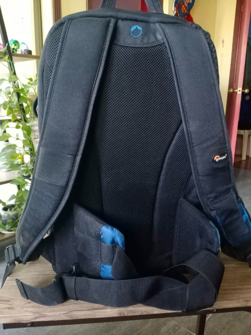 Lowepro Fastpack 250 Backpack (Arctic Blue/Black) (Category: Camera Bags & Carriers) located in Quezon City. Submitted by bigbluecheese (Listing ID 1393394411, Image 2). Description: BARELY USED Lowepro Fastpack 250 Backpack (Arctic Blue/Black) . PRICE: 3,000 (NEGOTIABLE) Excellent Condition RFS: Decluttering Buyer shoulders shipping and handling fee. Location: Congressional Avenue, Quezon City MOP: GCash / BDO / BPI . Key Features • Water-Resist