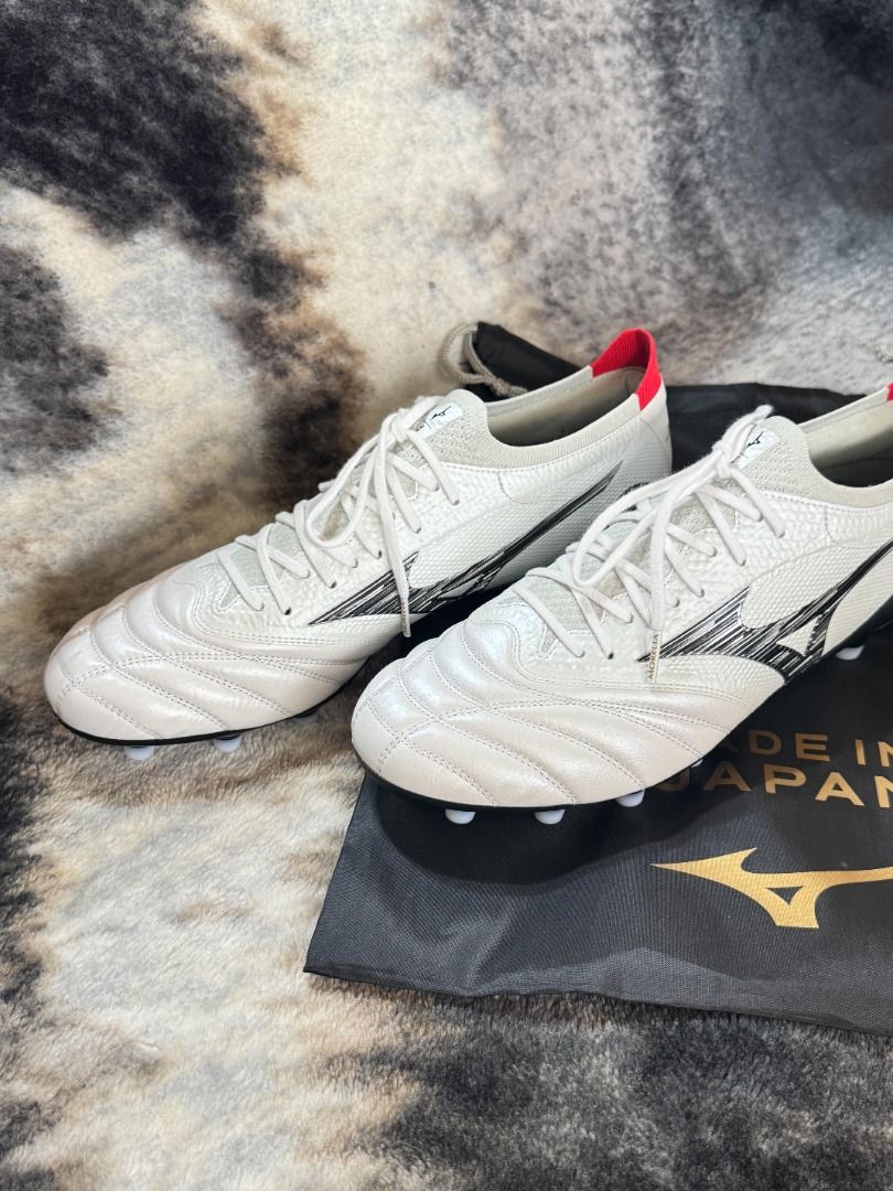 Mizuno Morelia Neo 4 Beta MIJ (Category: Sneakers) located in Pateros City. Submitted by aniino (Listing ID 1393391590, Image 2). Description: Mizuno Morelia Neo 4 Beta MIJ 🇯🇵⚽️ Size: US 10, EU 43 Price: Php 7500 Condition: Brand new, unused, only used for fitting, with tags (removed) RFS: Extra Pair Available for meetups around Bridgetown, BGC, Circuit Makati and Tiendesitas. Available for shipping (at the expense of customer).