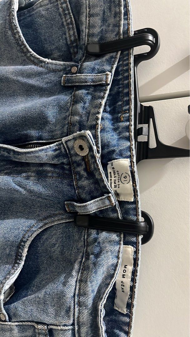 Mom Jeans Cotton On (Category: Jeans) located in Marikina City. Submitted by sofiafntblla (Listing ID 1393391734, Image 2). Description: Rfs: no longer fits me 🥲 This is super nice. High waisted mom jeans .