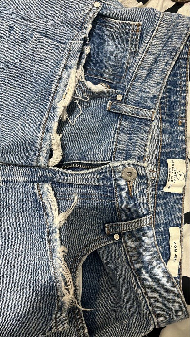 Mom Jeans Cotton On (Category: Jeans) located in Marikina City. Submitted by sofiafntblla (Listing ID 1393391734, Image 3). Description: Rfs: no longer fits me 🥲 This is super nice. High waisted mom jeans .