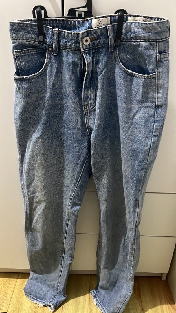 Mom Jeans Cotton On (Category: Jeans) located in Marikina City. Submitted by sofiafntblla (Listing ID 1393391734, Image 1). Description: Rfs: no longer fits me 🥲 This is super nice. High waisted mom jeans .