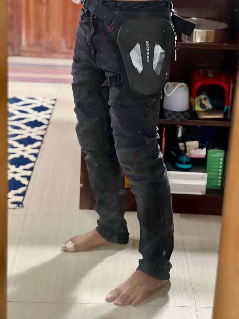 motorcycle bag (Category: Belt bags, Clutches and Pouches) located in Santiago. Submitted by immikehell (Listing ID 1393255439, Image 3). Description: motorcycle bag pwede sling pwede leg bag.