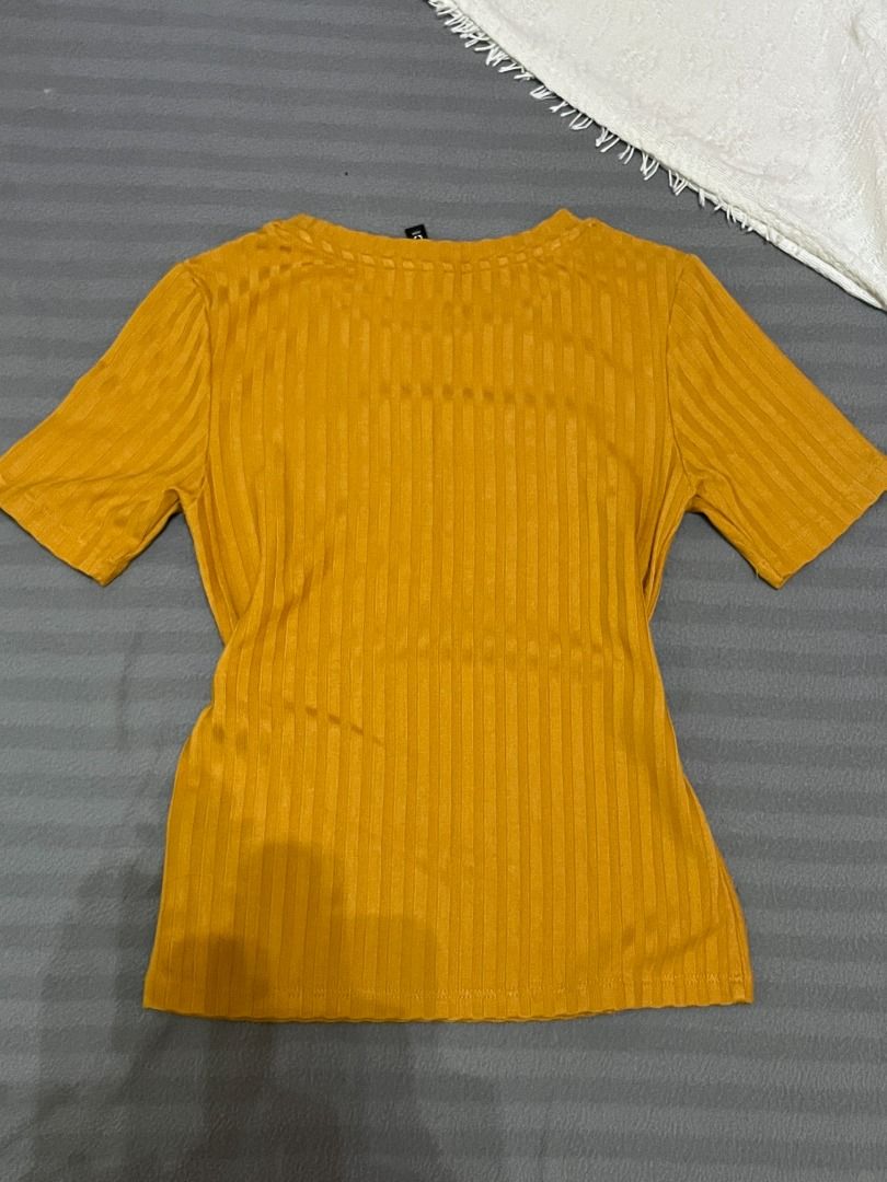 Mustard yellow 3/4 sleeve ribbed top (Category: Shirts) located in San Pedro. Submitted by 111vkk (Listing ID 1393294628, Image 3). Description: ↝ Description: Corpo vibes H&M mustard yellow 3/4 sleeve top, super nice ribbed details ↝ Size on tag: XS ↝ Fits: XS-S ↝ Issues: None ❣ All secondhand, pls manage your expectations! ❣ No ww pics but send a message for the measurements ❣ GCash/bank transfer only.