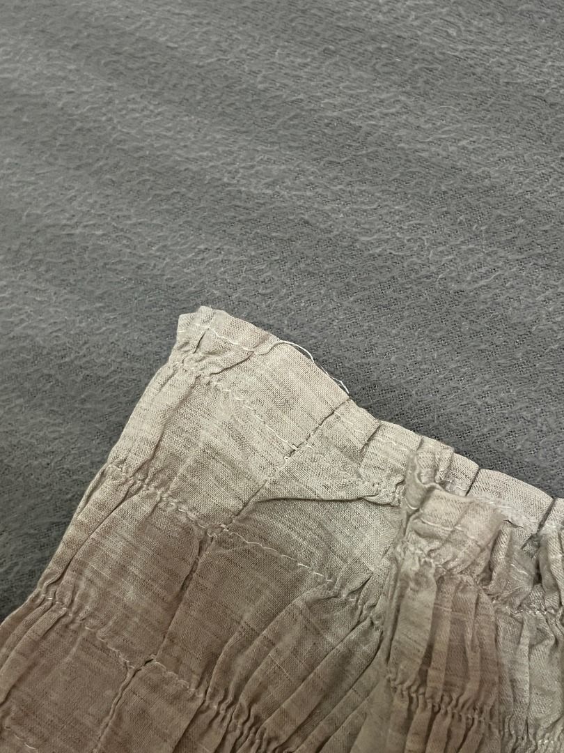 Nude shirred tube top (Category: Sleeveless) located in San Pedro. Submitted by 111vkk (Listing ID 1393290211, Image 2). Description: ↝ Description: Stretchy fabric crop top with aesthetic nude color and pretty hem! ↝ Size on tag: None ↝ Fits: S-M ↝ Issues: Slight fraying on the thread (see picture) ❣ All secondhand, pls manage your expectations! ❣ No ww pics but send a message for the measurements ❣ GCash/bank transfer only.