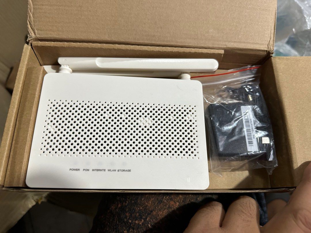 Optical network terminal (Category: Networking) located in Los Banos. Submitted by titoby (Listing ID 1393397116, Image 2). Description: Brand new in box HG8546M XPON (APC GREEN) 1 GE+3 FE+1 POTS+1 USB+2.4G WiFi or 4 FE+1 POTS+1 USB+2.4G WiFi.
