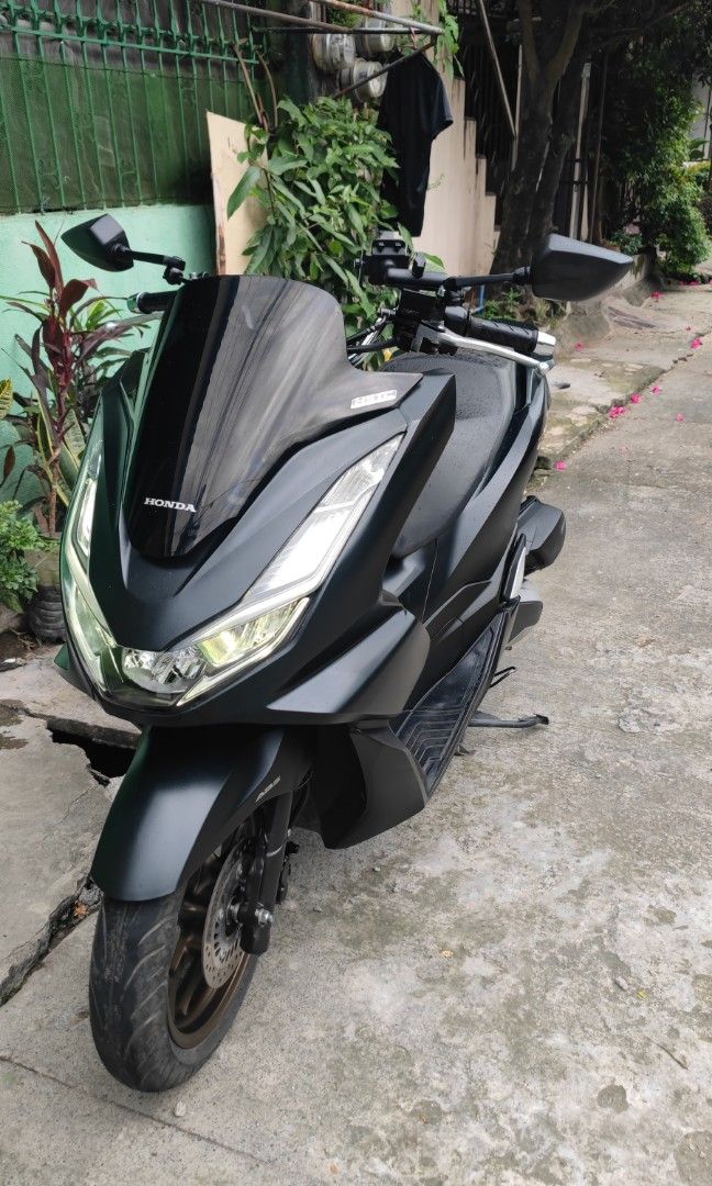 RUSH PCX 160 ABS TCS HSTC 2023 (Category: Motorbikes for Sale) located in Mauban. Submitted by jazz1st023 (Listing ID 1393367230, Image 1). Description: 3*,*** Odo 1st owner Aquired Complete Orig Papers 2024 Aquired Newly Full PMS 3years Registered Expiration of Reg. 2027 With Original Plate 99%Rear tire 90% front tire new cnc bolts for the exhaust and rear tire hugger new HIRC PULLEY AND DRIVE FACE New Flyball 15g Extra Flyball 16g old 19g Flyba