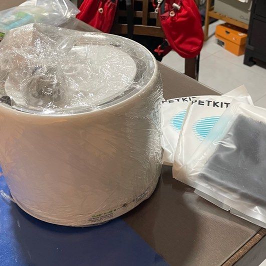Petkit Eversweet 3 (Category: Homes & Other Pet Accessories) located in Singapore. Submitted by michxe (Listing ID 1393276313, Image 1). Description: Selling this as my dog passed on and I no longer need it. Comes with leftover filter and foam film. Pick up at Bukit Panjang only. .
