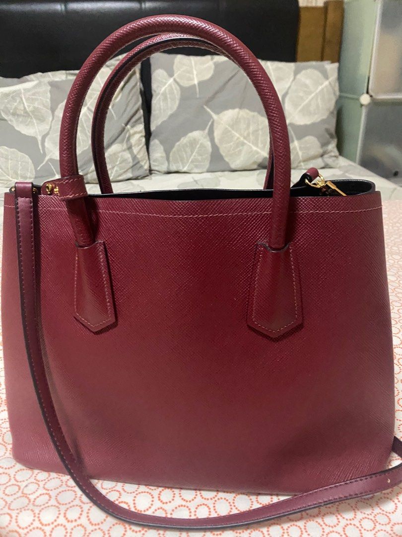Authentic Prada saffiano cuir leather double tote bag (Category: Luxury Bags & Wallets) located in Manila. Submitted by lodmallare85627 (Listing ID 1392792725, Image 2). Description: Seldom used though strap is no longer original but saffiano leather pa din which i bought frim a supplier. I lost the original strap kasi. Burgundy color super nice Lowered the price already fixed price authentic….very roomy can put a lot of things👌price is cheaper 