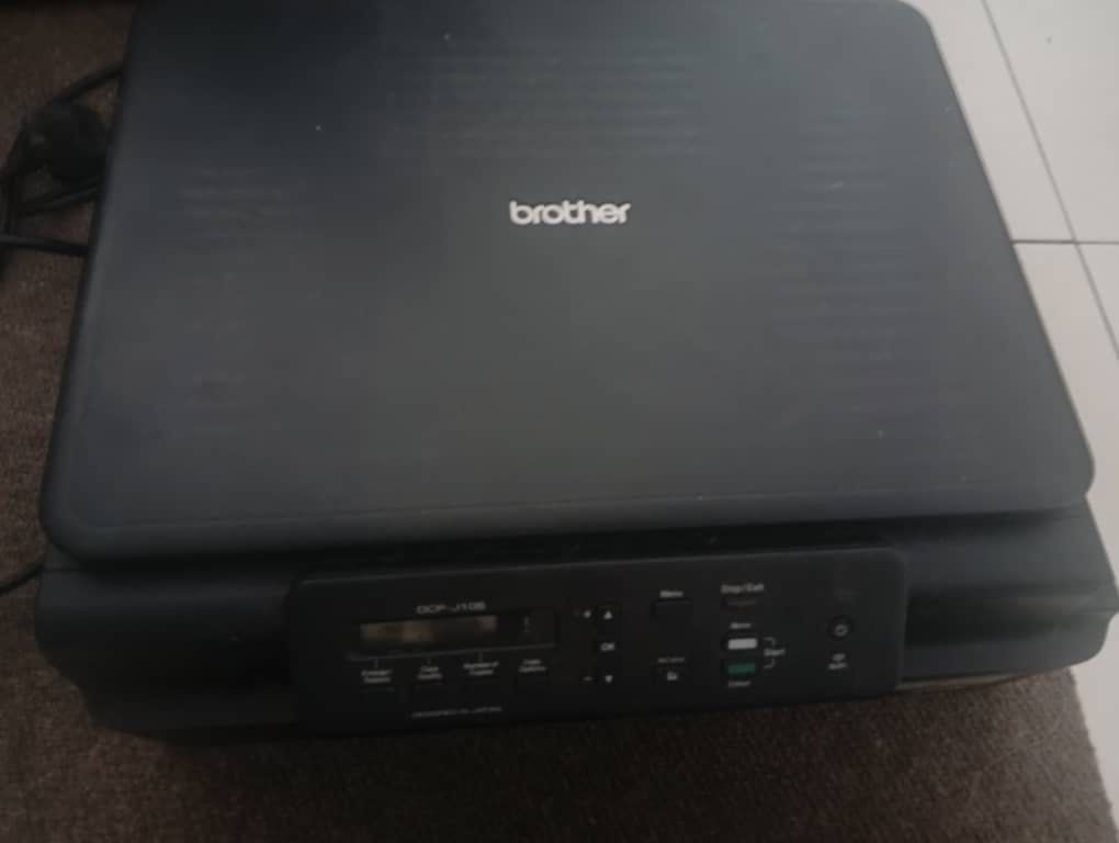 Printer (Category: Printers, Scanners & Copiers) located in Chemor. Submitted by hanaafeeya (Listing ID 1393295776, Image 3). Description: Printer Canon Rm220 Nego (Ink masih ada) Well Function Printer Brothers Rm180 Nego Well Function .