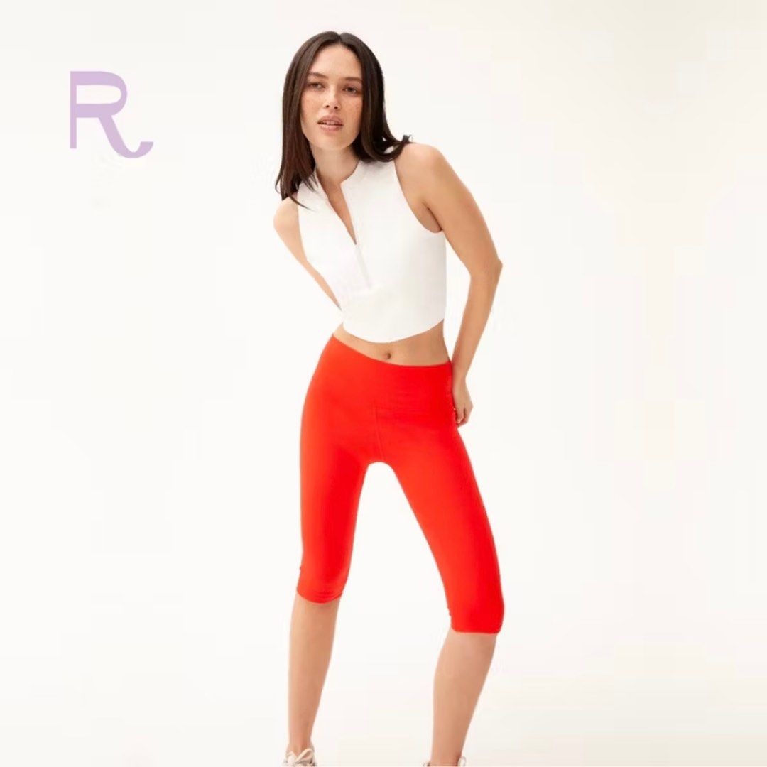 Recess peekaboo crop in white (Category: Sleeveless) located in Legazpi City. Submitted by helpmebuyandsell (Listing ID 1393278456, Image 3). Description: Willing to swap with size xs!! .