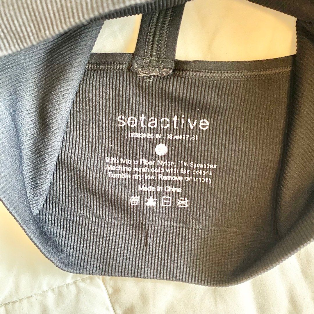 Set Active Sculptflex Power Ribbed V Bra In Onyx (S) (Category: Activewear) located in San Pedro. Submitted by gumamelagal (Listing ID 1393402561, Image 3). Description: ⚫️ barely used ⚫️ retails for ₱3,100 ⚫️ cute and comfy mop: gcash, bdo mod: j&t, lalamove.