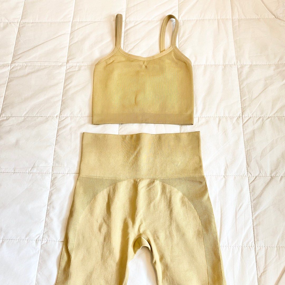 Set Active Sculptflex Set In Cider (XS) (Category: Activewear) located in San Pedro. Submitted by gumamelagal (Listing ID 1393402100, Image 1). Description: ⭐️ barely used ⭐️ retails for ₱7,400 ⭐️ body crop & leggings ⭐️ cute and comfy mop: gcash, bdo mod: j&t, lalamove.