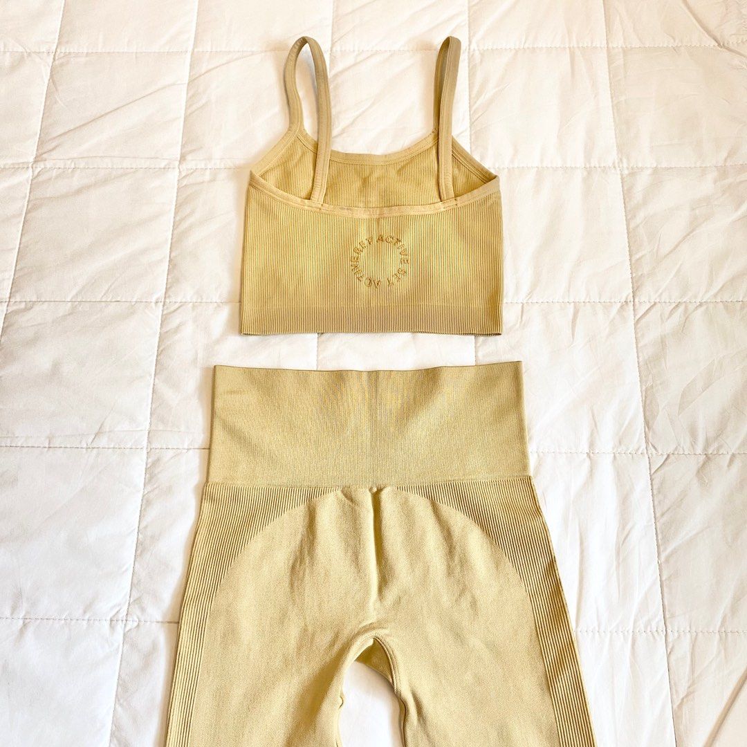 Set Active Sculptflex Set In Cider (XS) (Category: Activewear) located in San Pedro. Submitted by gumamelagal (Listing ID 1393402100, Image 2). Description: ⭐️ barely used ⭐️ retails for ₱7,400 ⭐️ body crop & leggings ⭐️ cute and comfy mop: gcash, bdo mod: j&t, lalamove.
