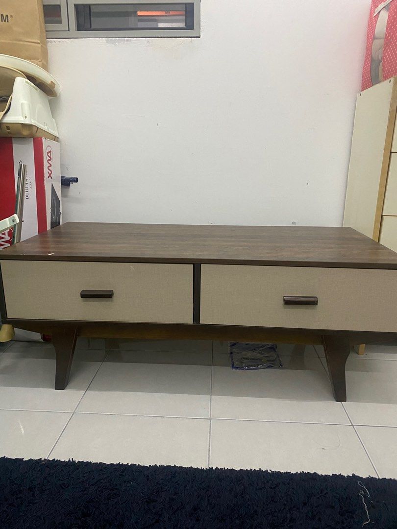 Solid wood coffee table (Category: Tables & Sets) located in Kajang. Submitted by amirrulkml (Listing ID 1392913949, Image 1). Description: Coffee table solid wood Barang cantik lagi. Nak jual sbb nak clearkan ruang rumah. Harga negotiable. Boleh datang pickup di rumah. .