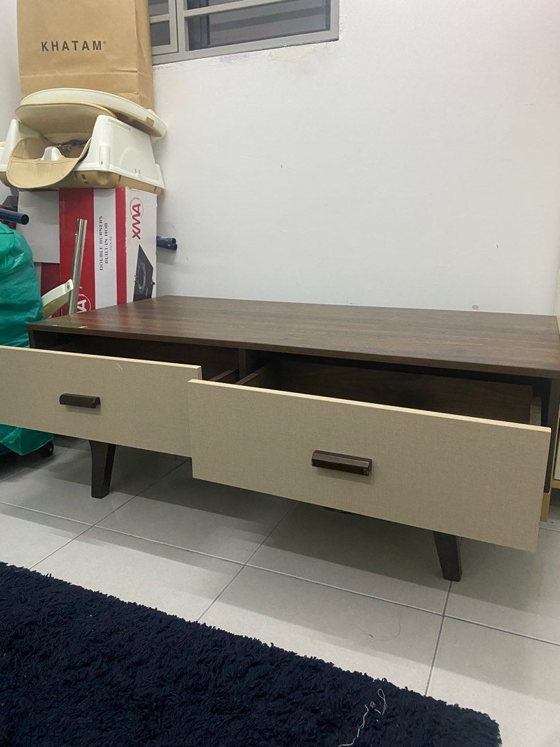 Solid wood coffee table (Category: Tables & Sets) located in Kajang. Submitted by amirrulkml (Listing ID 1392913949, Image 2). Description: Coffee table solid wood Barang cantik lagi. Nak jual sbb nak clearkan ruang rumah. Harga negotiable. Boleh datang pickup di rumah. .