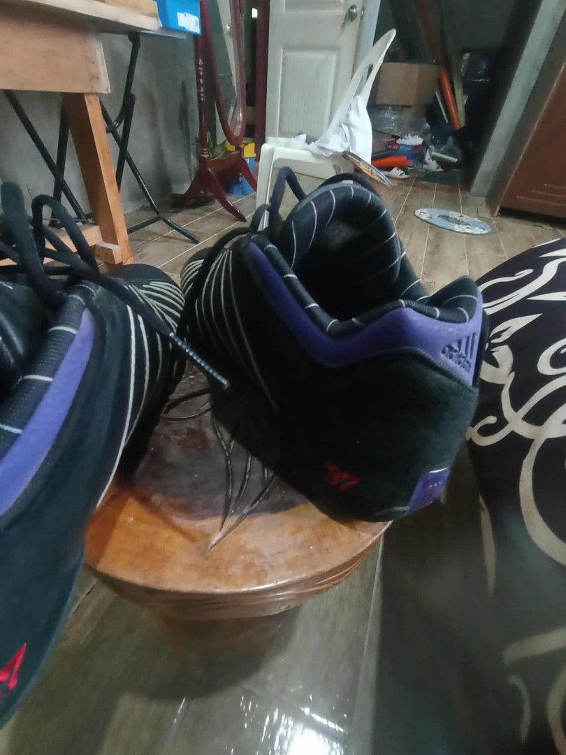 Tmac 3 restomod (Raptors) (Category: Sneakers) located in Alcala. Submitted by grayhollowblocks (Listing ID 1393358116, Image 2). Description: Tmac 3 Size 11 US Used Replacement box Issue: missing adidas emblem Plus SF Pwede rin trade.