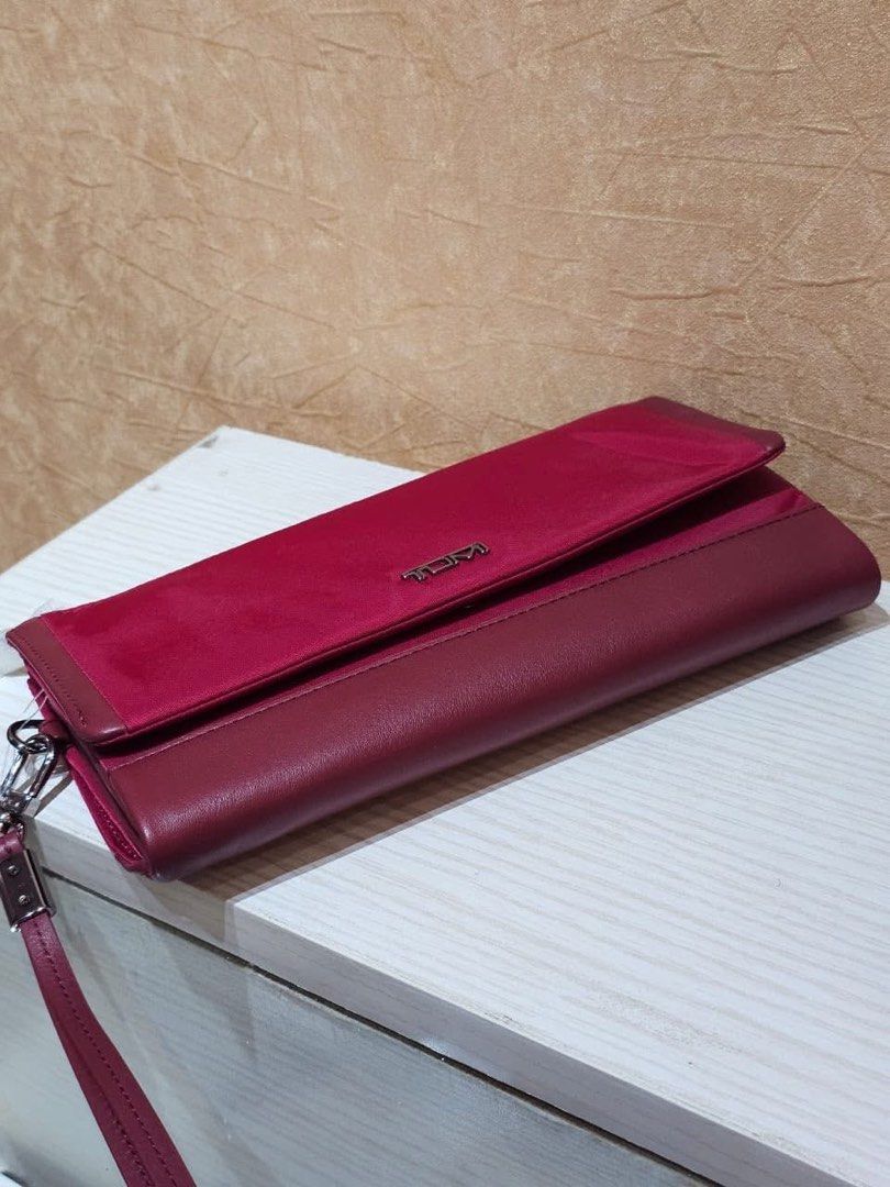 TUMI Voyageur travel wallet (Category: Luxury Bags & Wallets) located in Rizal. Submitted by arlynazanion16 (Listing ID 1393254070, Image 3). Description: .