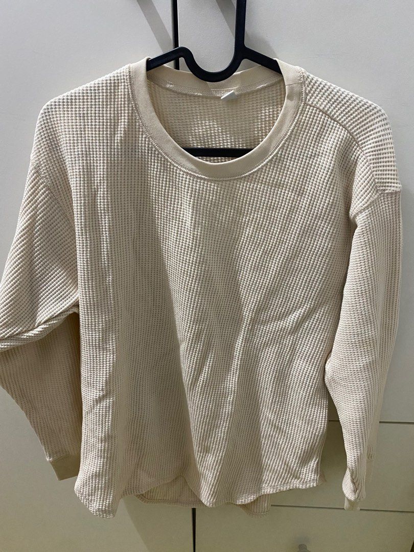 Uniqlo Ribbed Long Sleeves (Category: Longsleeves) located in Marikina City. Submitted by sofiafntblla (Listing ID 1393387864, Image 1). Description: .