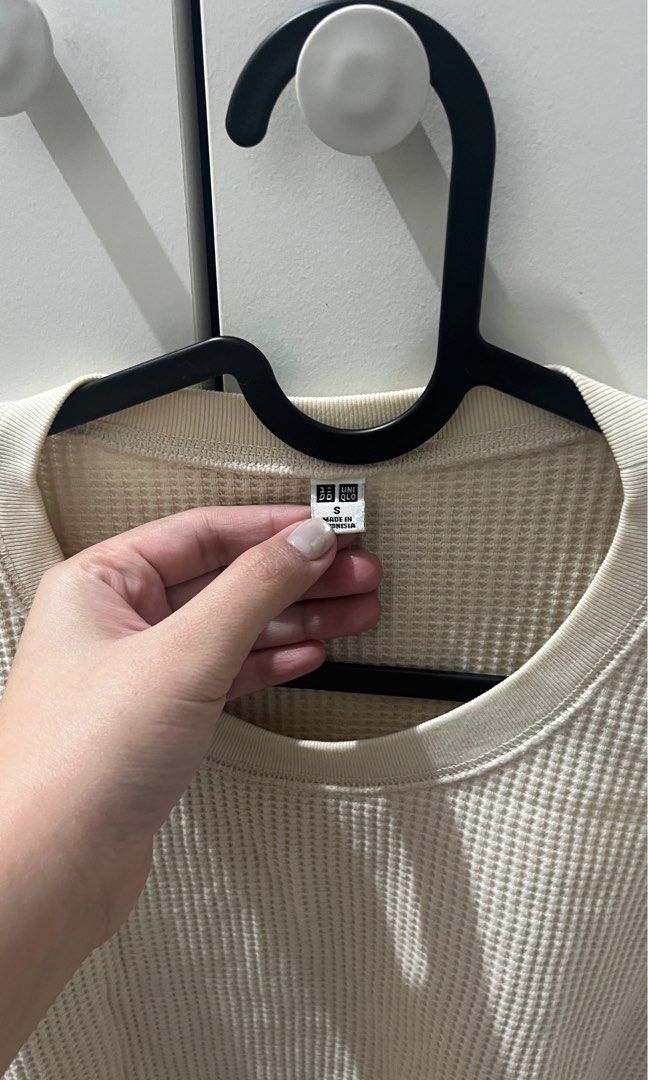 Uniqlo Ribbed Long Sleeves (Category: Longsleeves) located in Marikina City. Submitted by sofiafntblla (Listing ID 1393387864, Image 2). Description: .