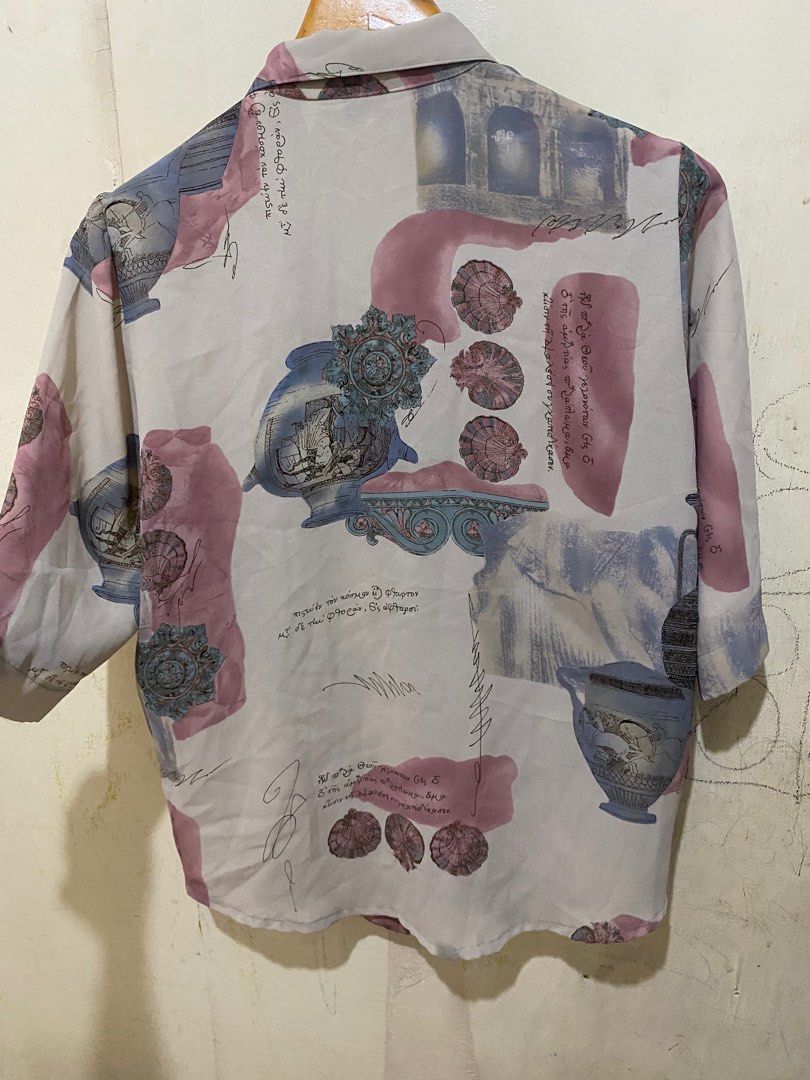 Vintage tops prints details (Category: Blouses) located in Las Pinas. Submitted by vasthawk_eee147 (Listing ID 1393299739, Image 3). Description: Large No issues 10/10 color.