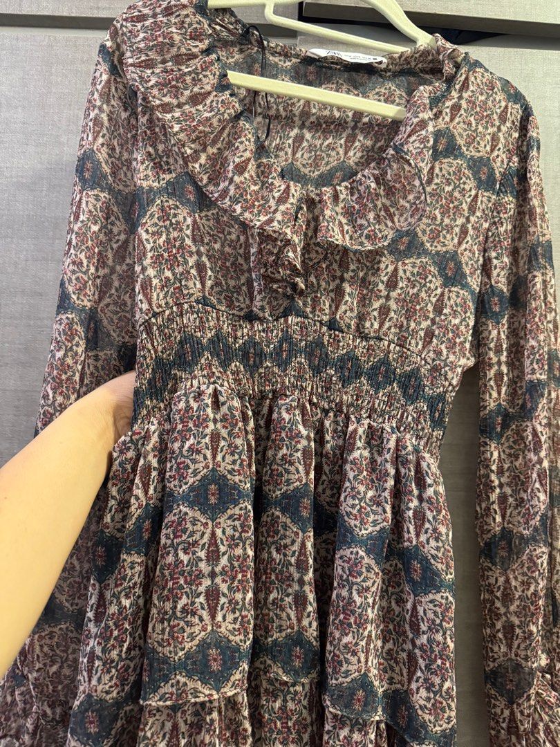Zara dress MEDIUM (Category: Dresses) located in Taguig. Submitted by maybsv (Listing ID 1393267208, Image 3). Description: Never been use .