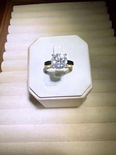🈹🈹 （3.0 carat）珠寶展附腰碼配證書過鑽筆莫桑鑽石埋口戒指（獨家設計款）訂婚戒指求婚戒指結婚戒指64205029496579110