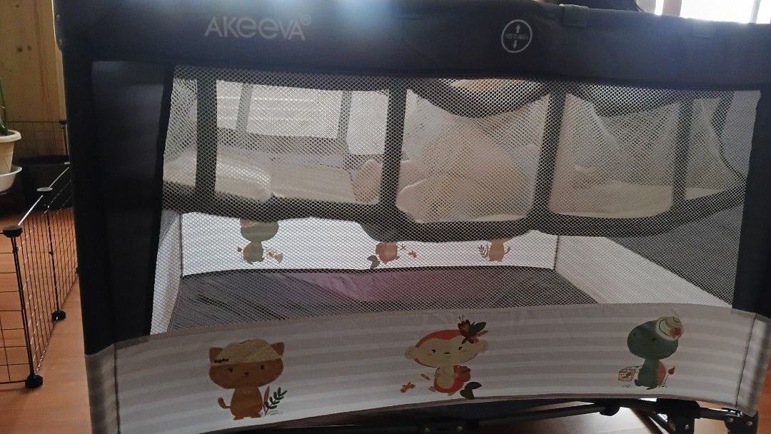Akeeva Crib and Playpen (Category: Cots & Cribs) located in Quezon City. Submitted by rodrigo23 (Listing ID 1393451126, Image 3). Description: Selling Akeeva Crib (original price 4999). Never been used. Can be swayed or steady feet. Comes with the original cover for the baby to sleep and the flat platform for changing diapers. Can be transform into a playpen for baby. All complete. Dimension: 28x41 Weight: 20 to 25kg.