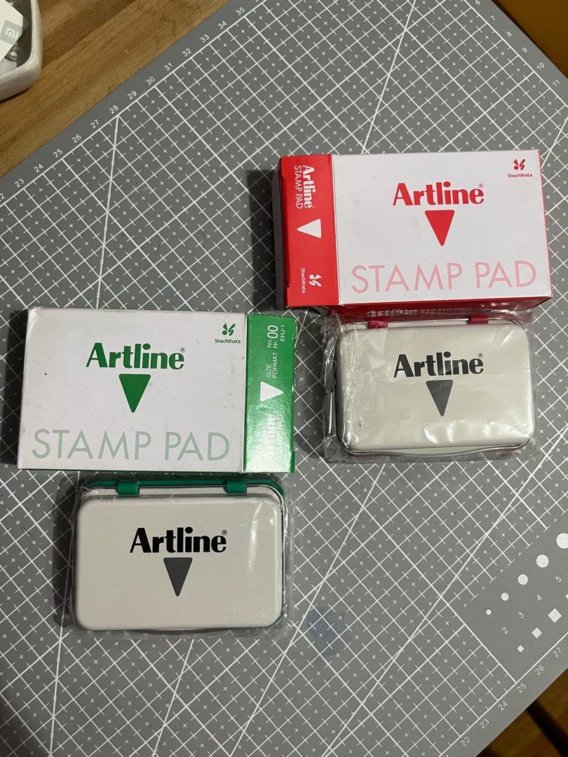 Artline Stamp Pad - Green & Red (Category: Craft Supplies & Tools) located in Manila. Submitted by stainedpawsapothecary (Listing ID 1393565095, Image 1). Description: Artline Stamp Pad Size Format 00 Good as New with box.