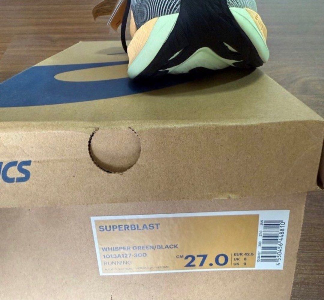 ASICS Superblast OG LEGENDARY - Whisper Green/Black (Category: Sneakers) located in Singapore. Submitted by mentalwarriors (Listing ID 1393471332, Image 3). Description: Real Authentic from ASICS Japan RETAIL: $319 LETTING GO: $220 RFS: Too many shoes Brand new bought in JAPAN Mileage: Few meters Brought out for a really short test run to give it an another shot. (I have 2 pairs) Still doesn’t fit my running style. Still good as new. Get this leg