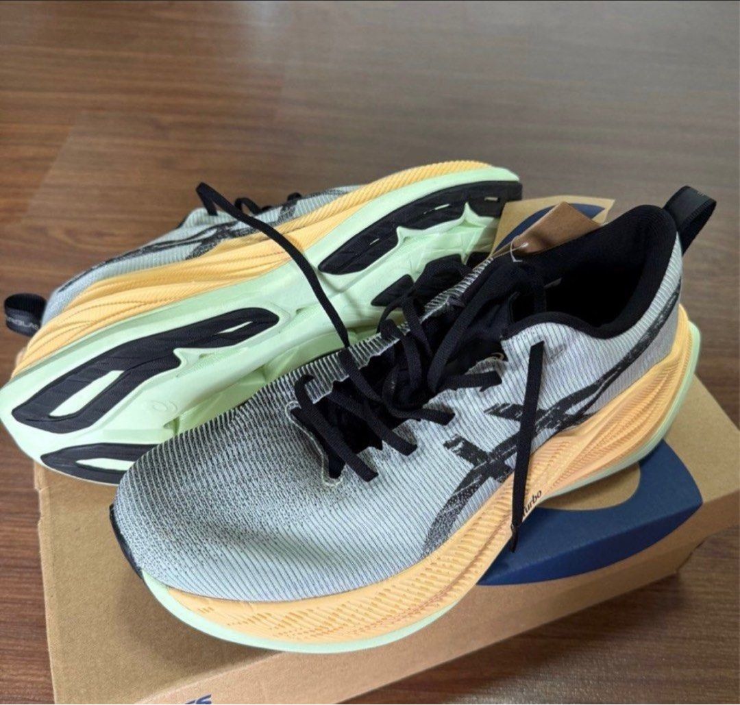 ASICS Superblast OG LEGENDARY - Whisper Green/Black (Category: Sneakers) located in Singapore. Submitted by mentalwarriors (Listing ID 1393471332, Image 2). Description: Real Authentic from ASICS Japan RETAIL: $319 LETTING GO: $220 RFS: Too many shoes Brand new bought in JAPAN Mileage: Few meters Brought out for a really short test run to give it an another shot. (I have 2 pairs) Still doesn’t fit my running style. Still good as new. Get this leg