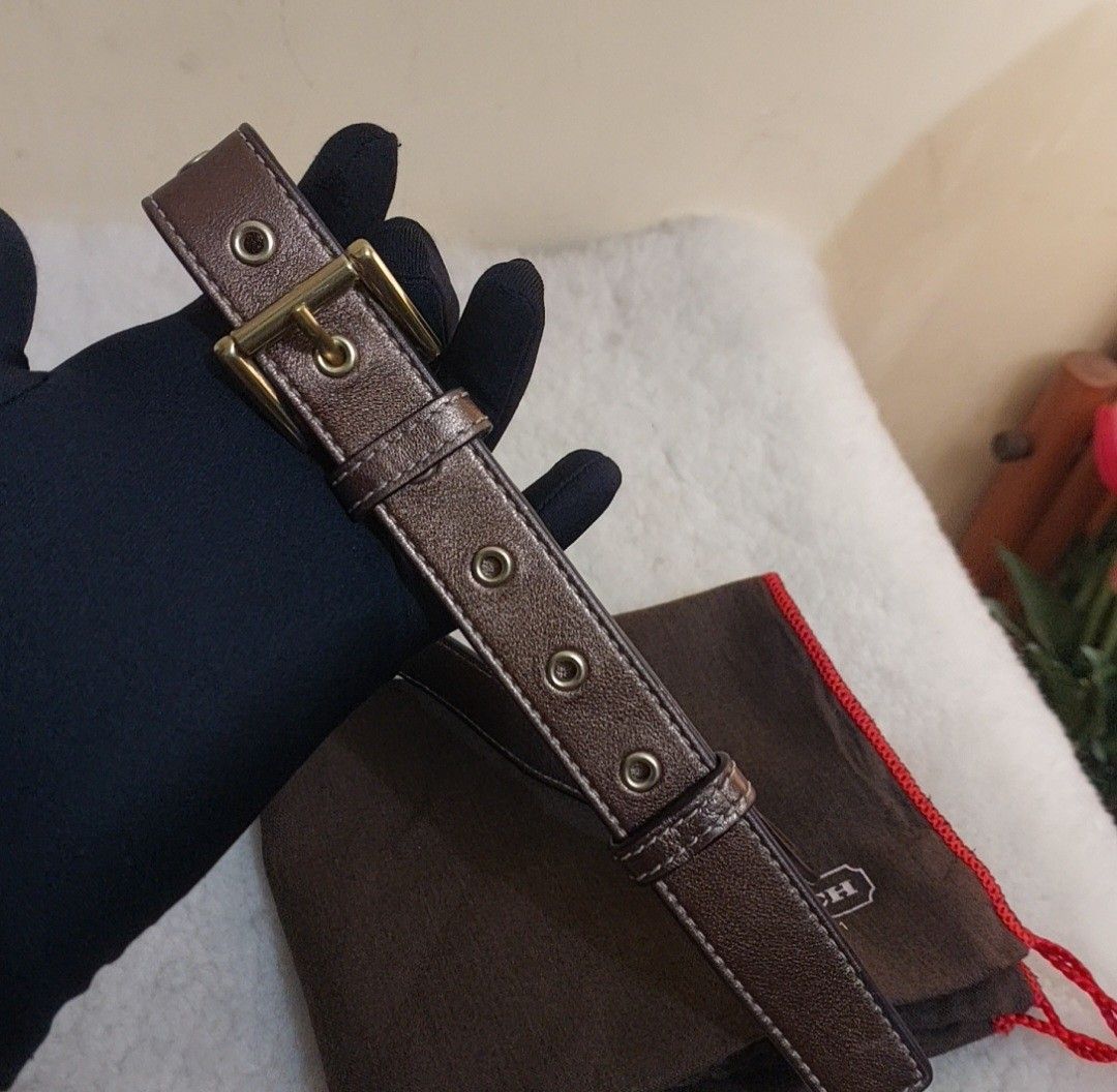 Authentic Vintage Coach Metalic Gold Replacement Shoulder Bag Strap (Category: Luxury Bags & Wallets) located in Binangonan. Submitted by makoleksyon (Listing ID 1393595185, Image 2). Description: excellent condition like new no flaws dust bag not included bought in Japan 💯% Authentic Money back guarantee.