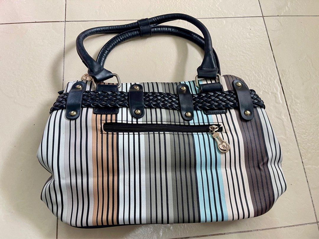 Belladonna Bag (Category: Wallets & Card holders) located in Cavite. Submitted by tomatocheeks_shop (Listing ID 1393575668, Image 2). Description: .