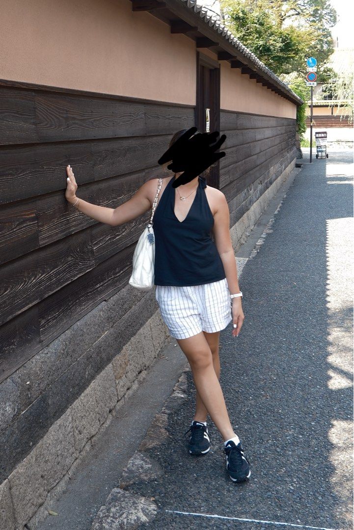Black halter top (Category: Sleeveless) located in Makati City. Submitted by severusss (Listing ID 1393449782, Image 3). Description: Used once Fits size s-m.