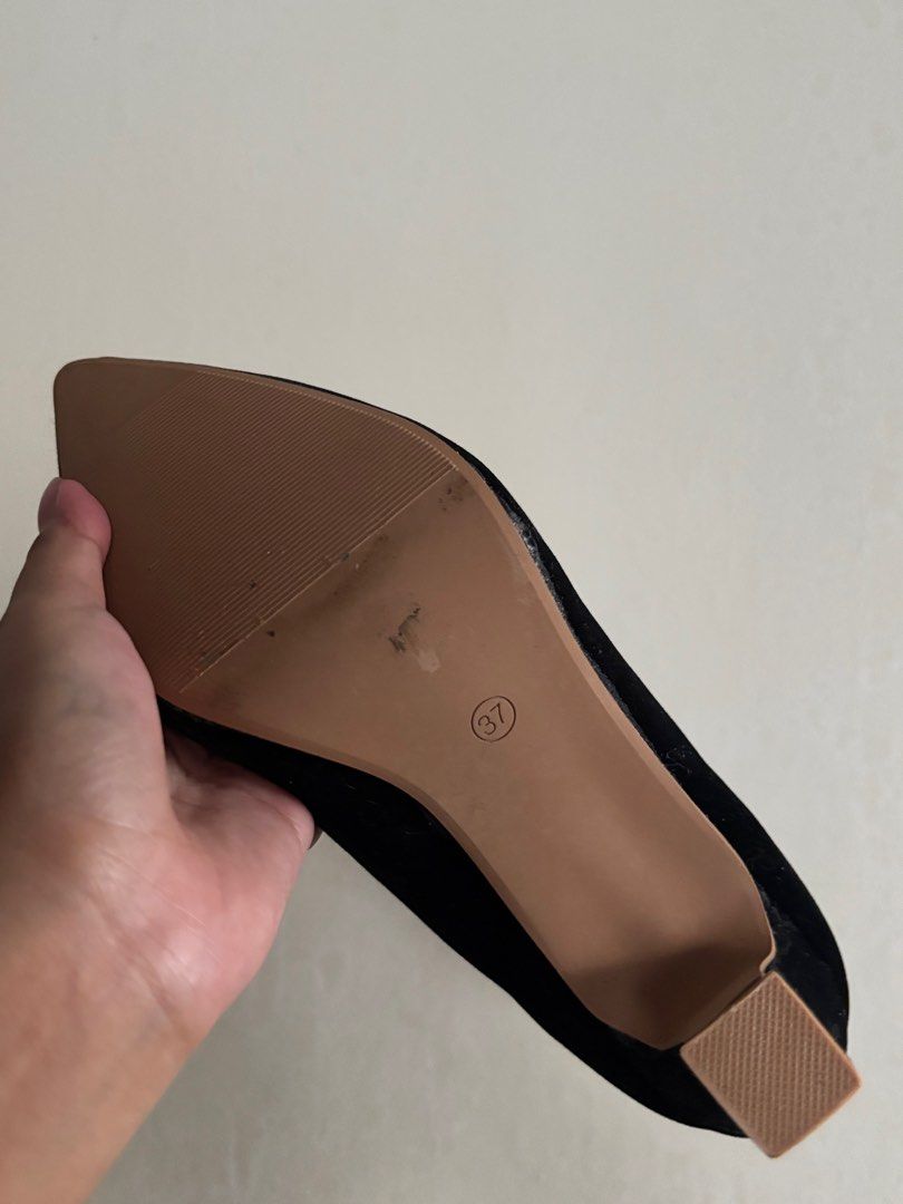 BLACK SUEDE 3 INCH HEELS (37) (Category: Heels) located in Marikina City. Submitted by 451mail (Listing ID 1393504368, Image 2). Description: brand new, never been used. MOP: GCASH MOD: lalamove, ggx, flash express, angkas, joyride.