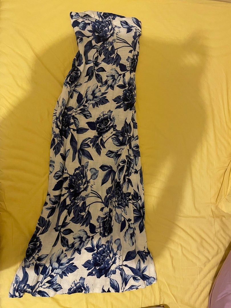 Blue floral dress (Category: Dresses) located in Makati City. Submitted by density_nickels (Listing ID 1393596650, Image 1). Description: Brand new, gained weight and does not fit :(((.