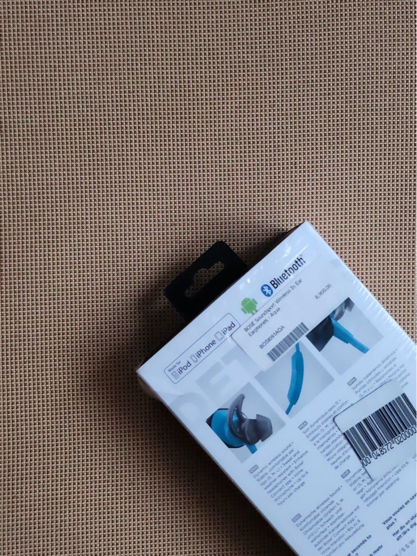 Bose SoundSport (Category: Earphones) located in Makati City. Submitted by msn_gdgt (Listing ID 1393487322, Image 2). Description: Open box and not used, spare unit need lang check if still working kaya inunbox..