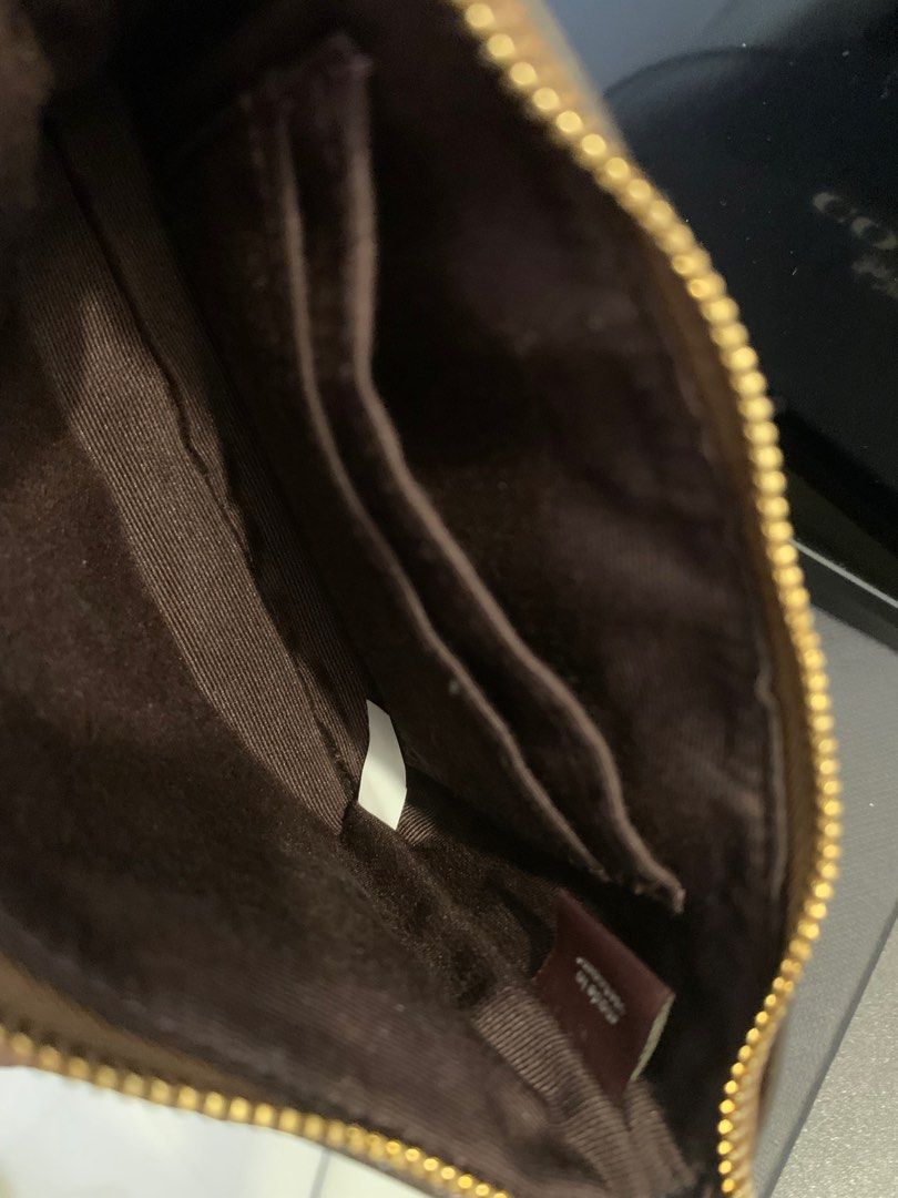BRAND NEW AUTHENTIC COACH WRISTLET WALLET (Category: Luxury Bags & Wallets) located in Caloocan City. Submitted by siahsha (Listing ID 1393482098, Image 3). Description: BRAND NEW AUTHENTIC COACH WRISTLET WALLET. NAKATABI LANG NEVER NAGAMIT, NAGKAROON NG PARANG DISCOLORATION SA FRONT PERO INTACT LAHAT, COMPLETE WITH TAGS AND BOX. RFS NANGHIHINAYANG AKONG GAMITIN 🤣.