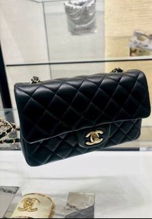 (Category: ) located in . Submitted by chicluxury (Listing ID 1393602783, Image 1). Description: .