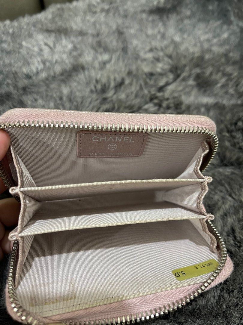 Chanel Zippy Wallet (Category: Luxury Bags & Wallets) located in Quezon City. Submitted by theluxurycityph. (Listing ID 1393491295, Image 3). Description: Chanel Zippy Wallet Dustbag and Box .