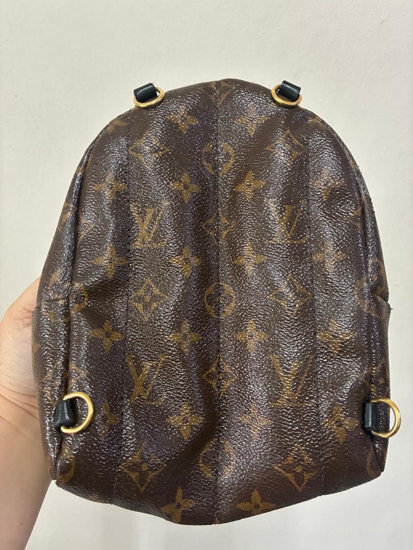 Defect mini backpack (Category: Backpacks) located in Kuala Lumpur. Submitted by fenice37 (Listing ID 1393483089, Image 2). Description: - Pm for detail picture - Authentic item - Dust bag only .