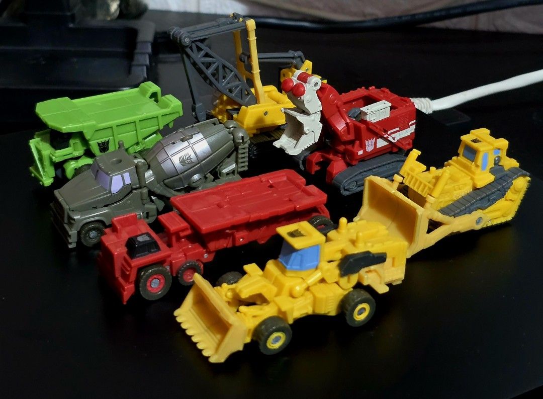 DEVASTATOR 🔥 (Category: Action & Battle Toys) located in Pasay City. Submitted by monjentoysandcollectibles (Listing ID 1393479213, Image 1). Description: TRANSFORMERS ROTF MOVIE 🎬 7 Vehicles Combine 💜 Decepticons CONSTRUCTICON DEVASTATOR 💚 Condition: COMPLETE 💜 No Box only Price: 2,995 only Php 🇵🇭 RARE HTF ✅️ Location: PASAY CITY | MOP: GCash 💵 Pickup or Shipping or Lalamoves ✈️🛵.