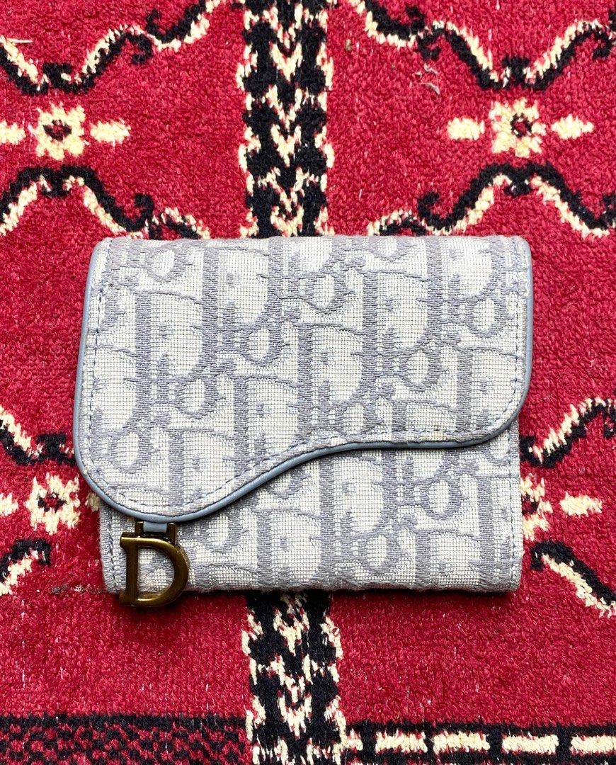 Dior - Saddle Oblique Wallet (Category: Luxury Bags & Wallets) located in Tarlac. Submitted by random.stufff (Listing ID 1393475938, Image 1). Description: Dior Saddle Oblique Wallet Authentic 100% Width: 4 inches Height: 4 inches 9/10 condition, Clen in & out Wallet only, no inclusion. ₱10,000 Free shipping Tarlac area.