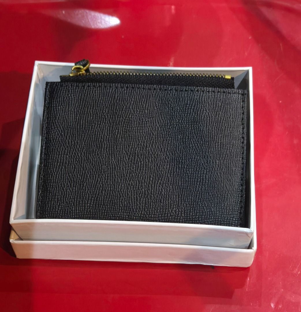 Dior bifold wallet (Category: Luxury Bags & Wallets) located in Caloocan City. Submitted by Sacha88 (Listing ID 1393447094, Image 1). Description: Selling for a friend Dior wallet brand new condition Not Authentic po (was gifted by a friend who didnt know to check authenticity) -nabudol😅😛 she paid more than the value .