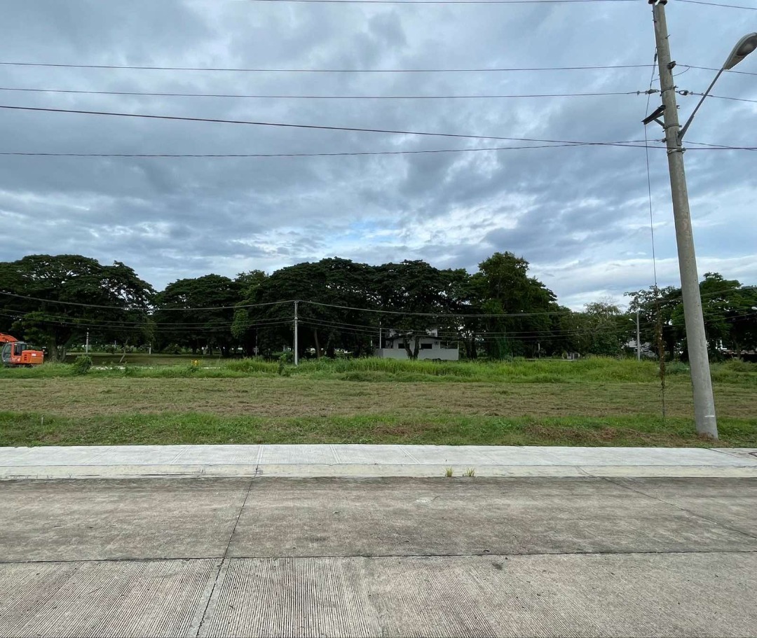 (Category: ) located in . Submitted by luxerealtyph (Listing ID 1393517113, Image 1). Description: .