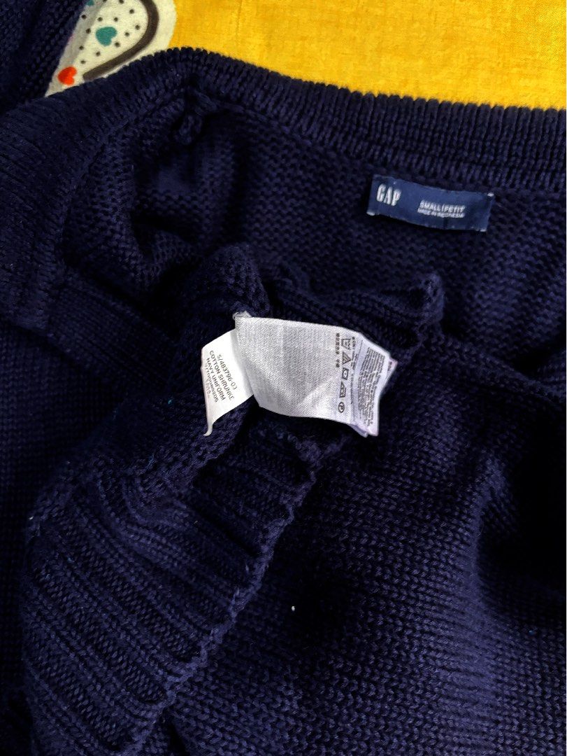 Gap Brand Longsleeves (Category: Longsleeves) located in Orani. Submitted by cathsclothing (Listing ID 1393444134, Image 2). Description: Size: can fit to Large to XL Small Petite on tag .
